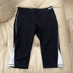 Women’s 3/4 length leggings.